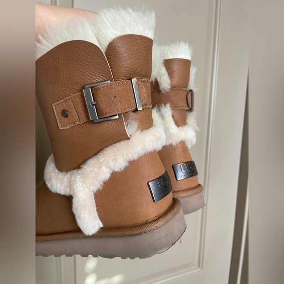 UGG Airehart Boots - Picture 9 of 14